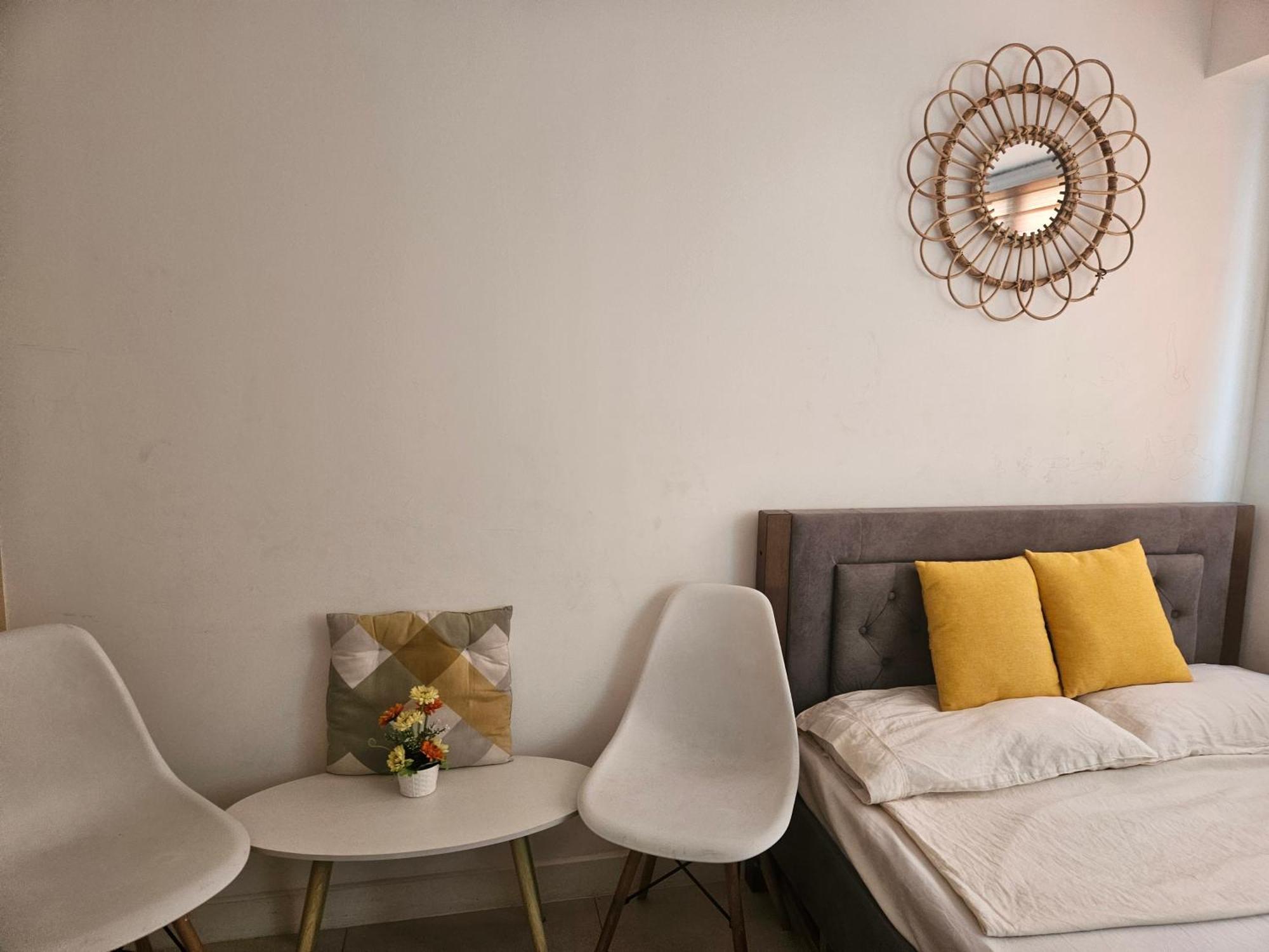 كويزون سيتي The Residences At Commonwealth By Century Properties المظهر الخارجي الصورة
