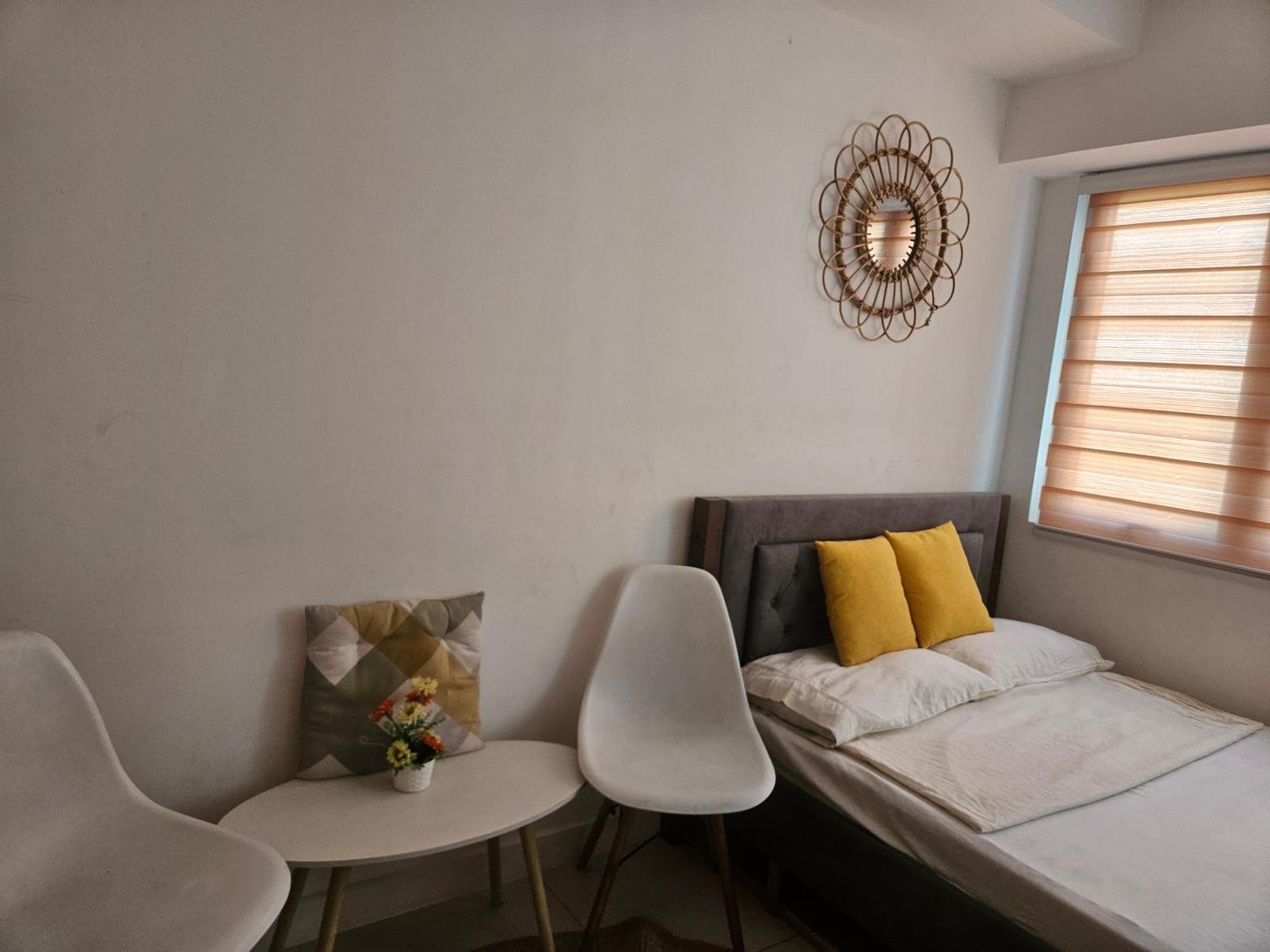 كويزون سيتي The Residences At Commonwealth By Century Properties المظهر الخارجي الصورة