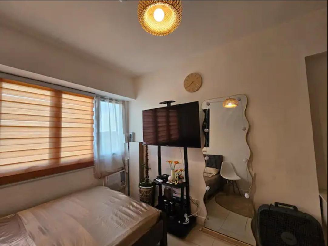 كويزون سيتي The Residences At Commonwealth By Century Properties المظهر الخارجي الصورة