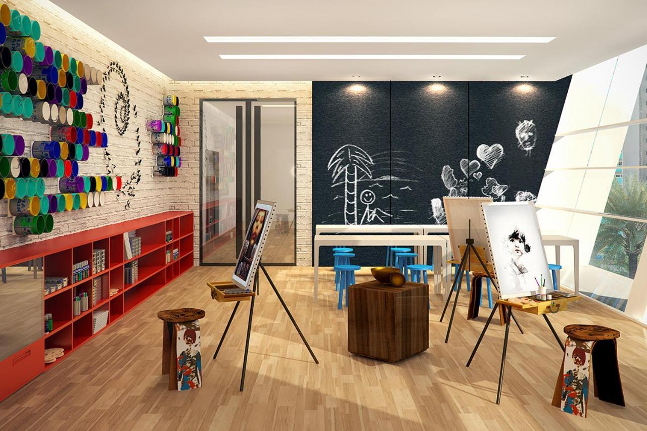 كويزون سيتي The Residences At Commonwealth By Century Properties المظهر الخارجي الصورة